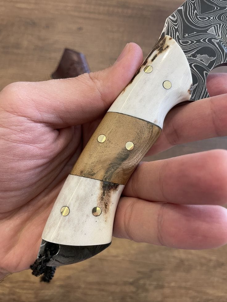 Custom handmade damascus steel skinner knife with sheath