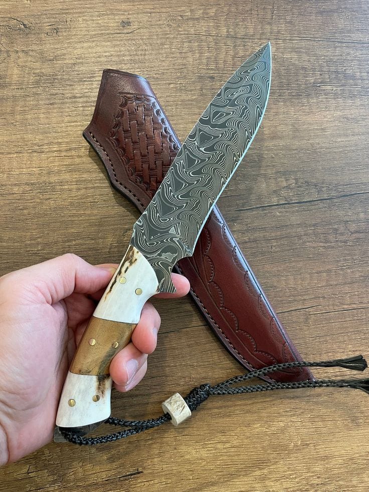 Custom handmade damascus steel skinner knife with sheath