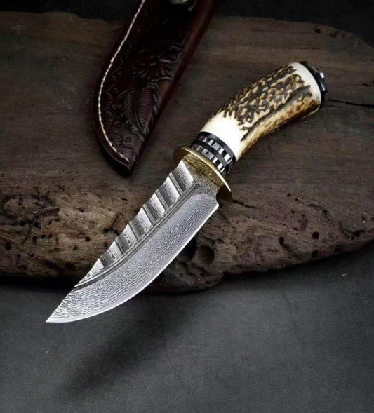 Custom handmade damascus steel skinner knife with leather sheath/Stag horn handle