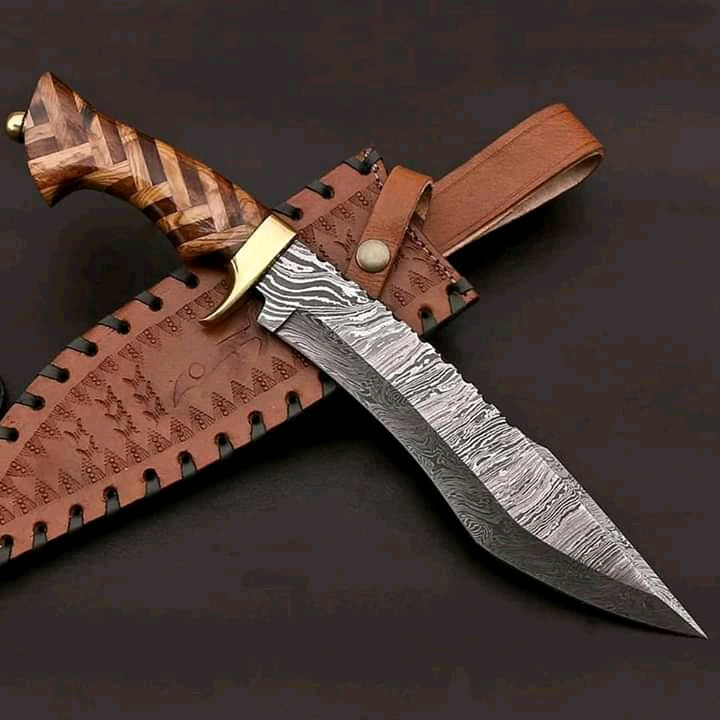Custom handmade damascus steel Hunting bowie knife with leather sheath